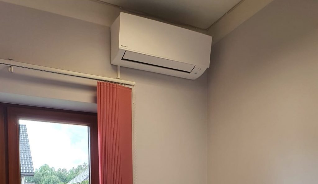 klimatyzator-daikin-sensira-stomatolog-bialystok-jednostka-wewnetrzna2
